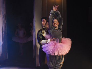 Josephine Wants To Dance - prod img 5